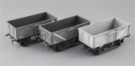Three mineral wagons 16T, nos.M1713, B71341 and B71614, 2 or 3 rail (3)